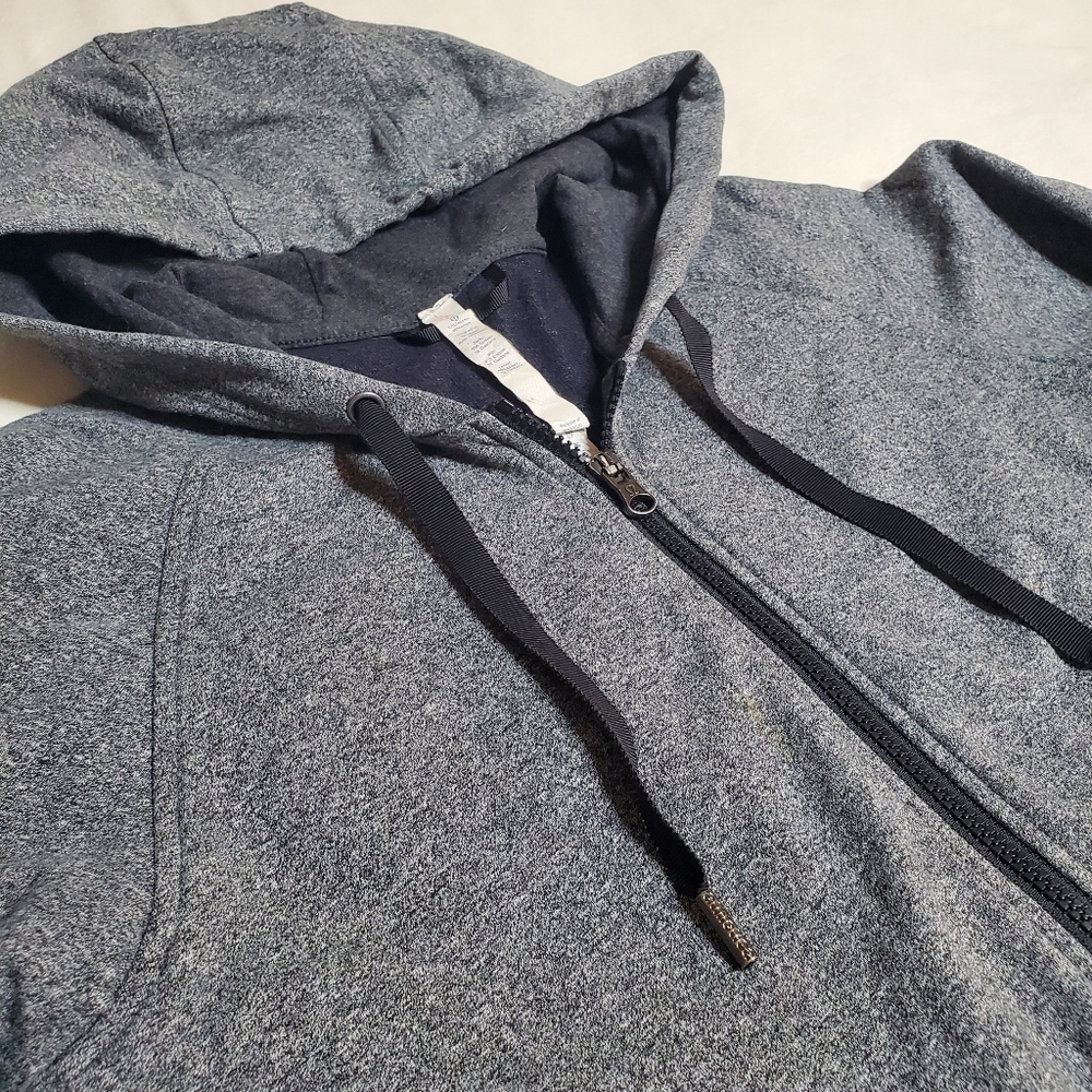 Lululemon Women's Zipup Hoodie - Picture 4 of 11